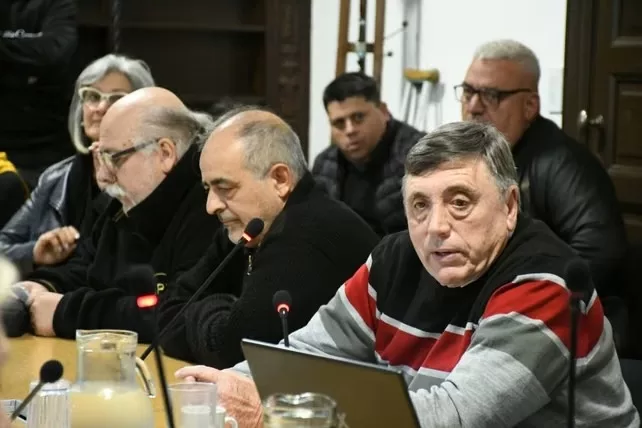 El Concejo abrió el debate por la regulación de las aplicaciones móviles