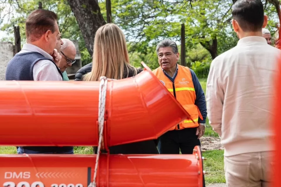 Entregan cuatro bombas extractoras de agua en el norte santafesino