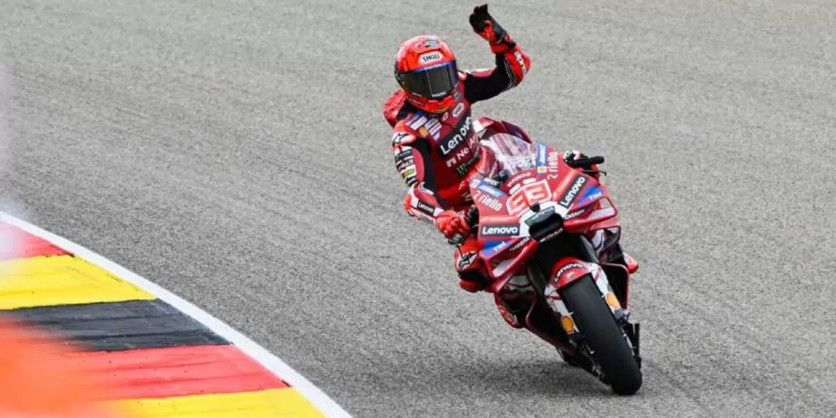 Marc Márquez se impuso en la carrera sprint de Australia y es el nuevo líder del campeonato de MotoGP