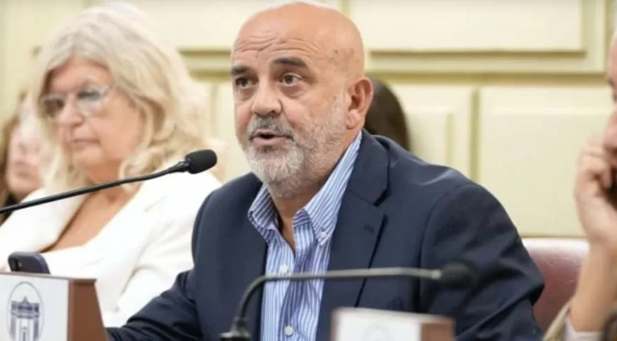 El diputado Palo Oliver presentó nueva documentación probatoria en torno a supuestas irregularidades del senador Dolzani