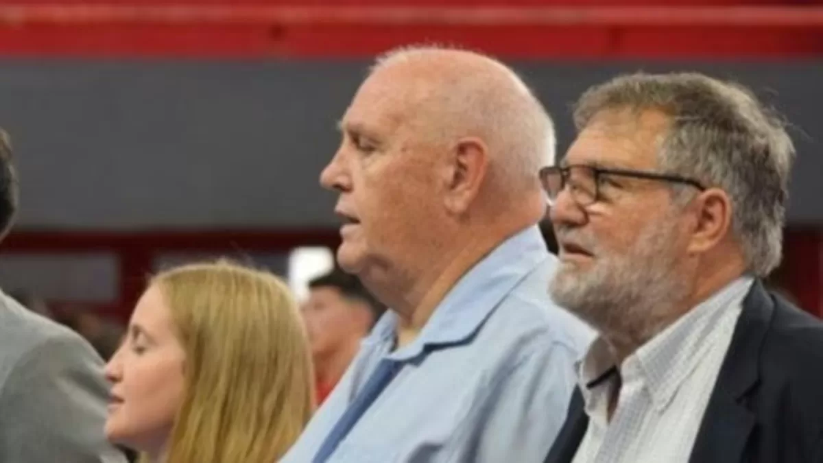 Unión: una reunión acalorada, una licencia y cruces en la Comisión Directiva
