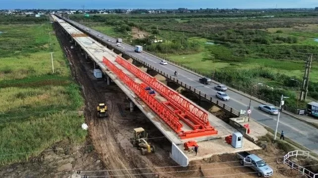 Nuevo puente Santa Fe-Santo Tomé: comenzó a operar la máquina lanzadora de viga
