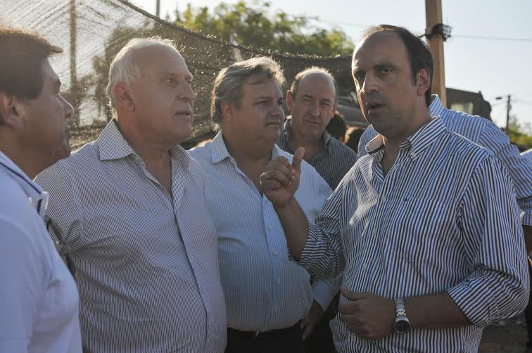 Corral y Lifschitz - Recorrida por las viviendas construídas para los inundados