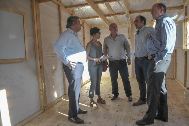 Corral y Lifschitz - Recorrida por las viviendas construídas para los inundados