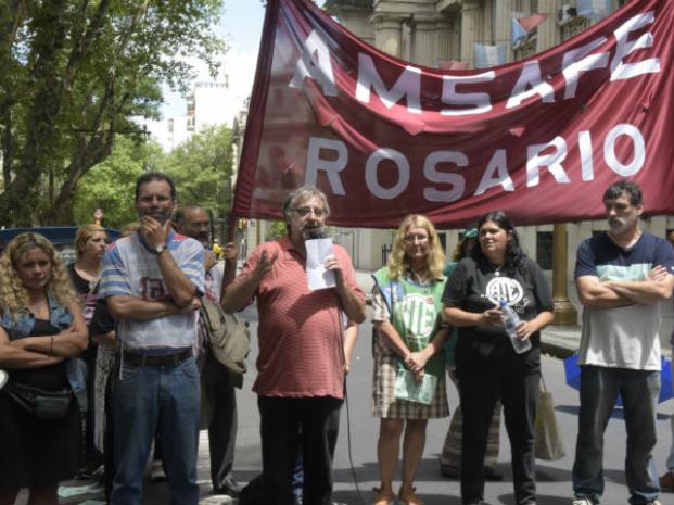 Los docentes denuncian grave deterioro del salario e irán por un piso del 40 por ciento 