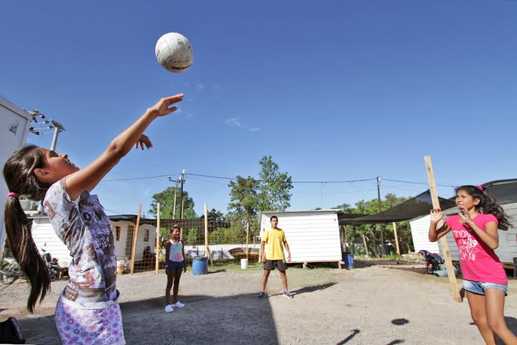 Crecida del Paraná: el deporte también se hace presente en los refugios