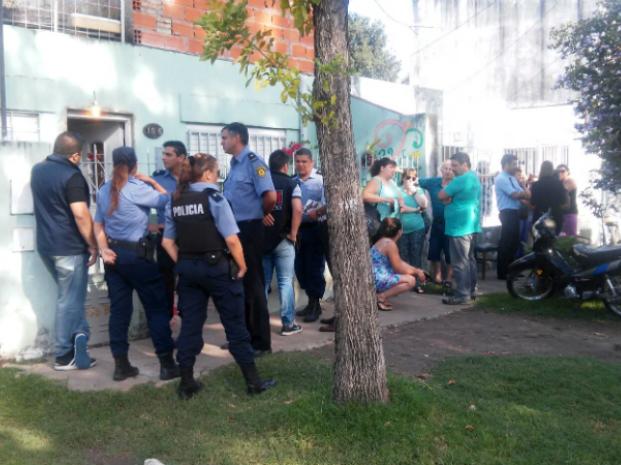 Un policía asesinó a su mujer y luego se quitó la vida en la zona oeste de Rosario 