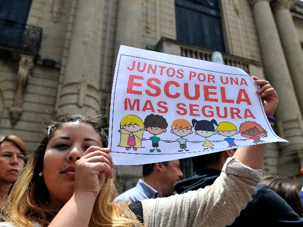 Padres, alumnos y docentes denuncian que no se cumple el plan de obras del Normal Nº 2 