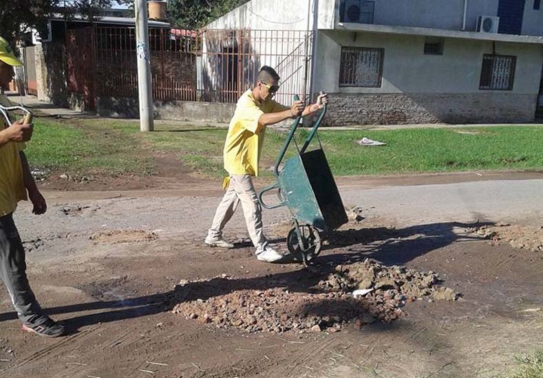 A pesar del calor, los Canarios de Santa Marta siguen con la limpieza