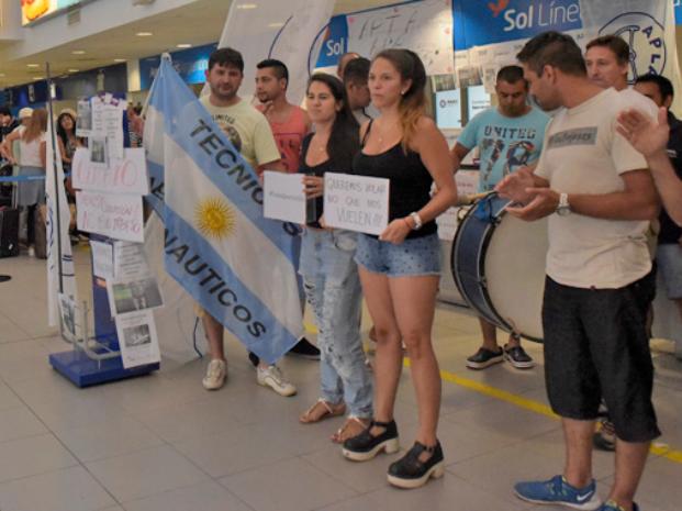 Aparecieron dos firmas interesadas en comprar la aerolínea rosarina Sol 