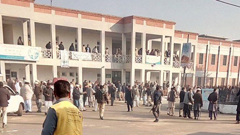 Al menos 21 muertos en un ataque terrorista contra una universidad en Pakistán