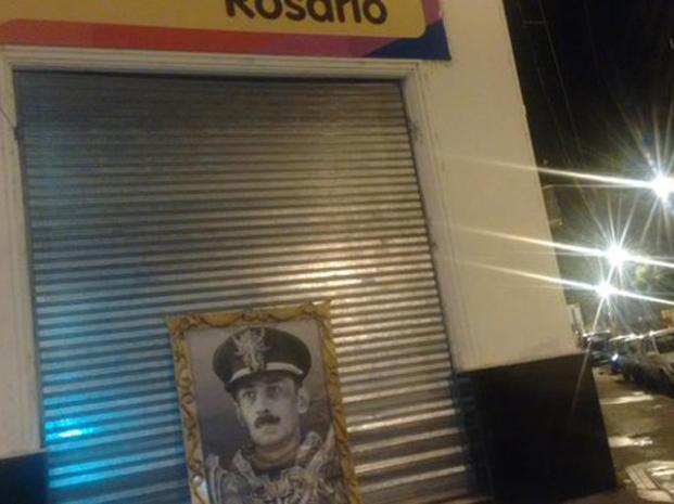 Repudio del PRO por un cuadro de Videla que apareció en su sede del centro rosarino 