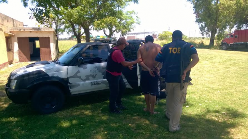 La Compañía TOE detuvo a un hombre que estaba prófugo por una causa de portación de arma de fuego 