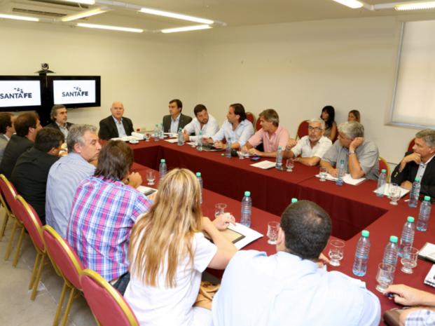 Miguel Lifschitz trató con jefes comunales temas de urgencia locales 