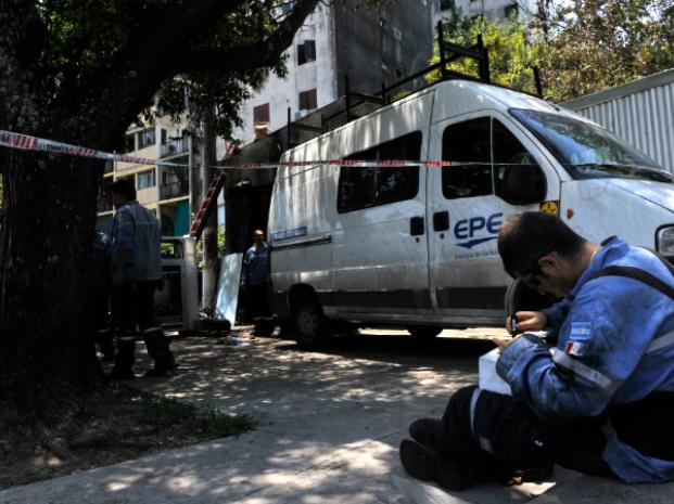 Dos zonas de la ciudad permanecen sin luz por trabajos de reparación en media tensión