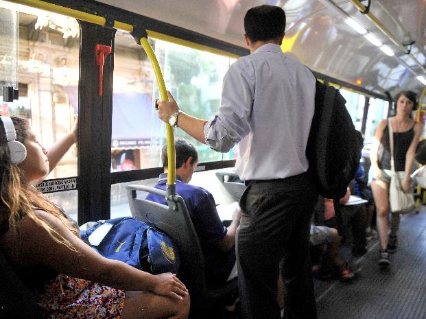 Desde abril los colectivos que circulen de noche tendrán cámaras de seguridad