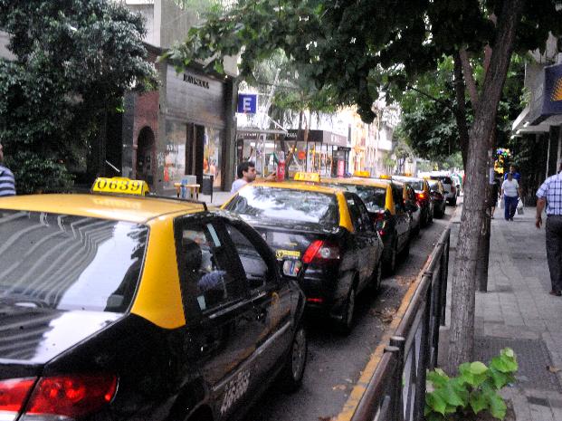 En abril comienza la prueba piloto para pagar el taxi con la Movi 