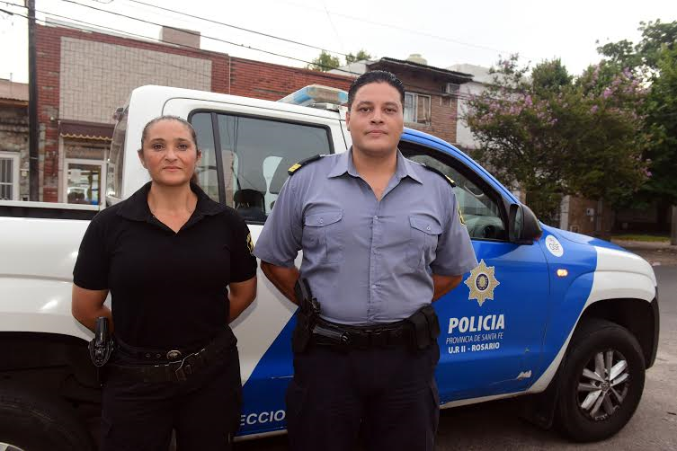 Policías colaboraron en un parto que se dio en la vía pública