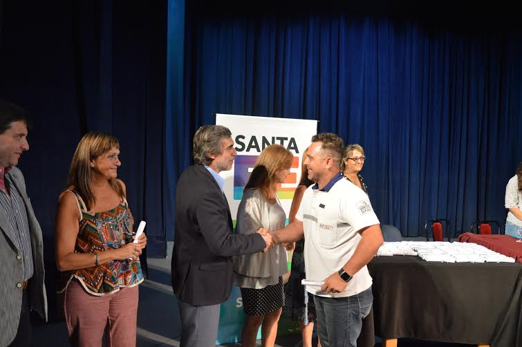 El Ministro González encabezó el acto de aceptación de cargos de 149 trabajadores de la salud