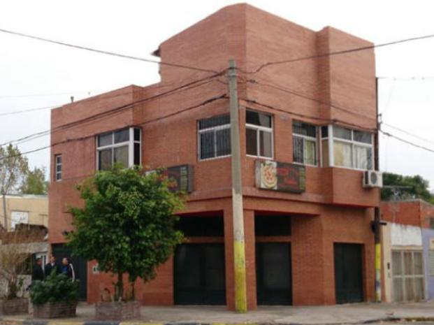 Violento robo a una pizzería, con golpes, intercambio de disparos y un detenido 