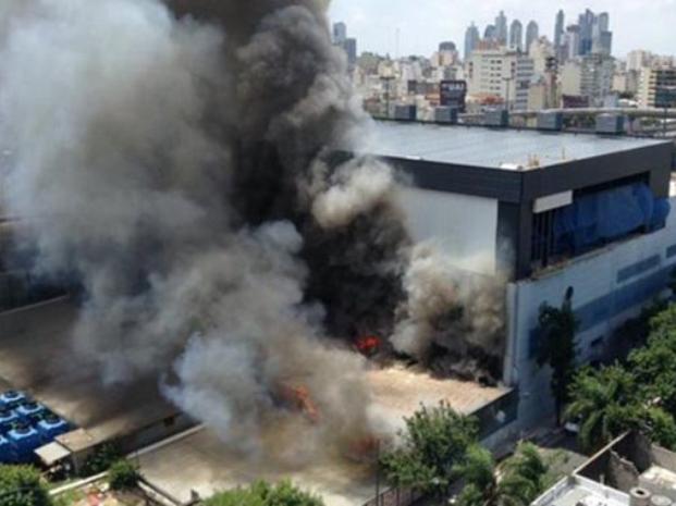 Un incendio en un depósito de Artear sacó del aire a Canal 13 y TN 