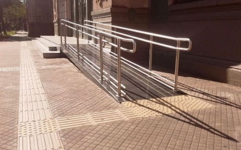 Proponen la creación de Senderos Accesibles en veredas de la ciudad