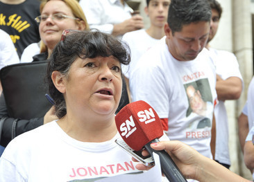 Familiares del joven asesinado por policías reclaman un juicio oral y público