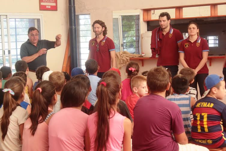 Nadadores italianos visitaron colonias de vacaciones de Santo Tomé