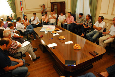 Pullaro reunió a taxistas con el fiscal ad hoc y legisladores provinciales