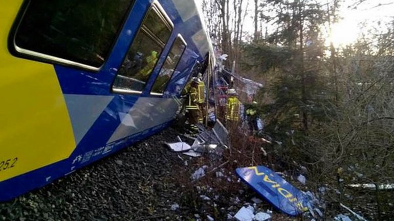 Choque de trenes en Alemania: hay 4 muertos y 150 heridos