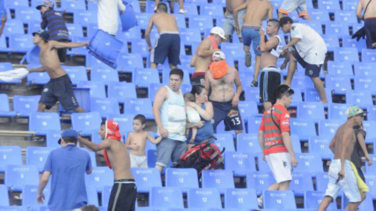 Violencia sin fin: detenidos y 32 policías heridos en un partido en Mendoza
