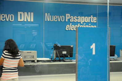 Echaron a 41 trabajadores contratados que hacían los DNI y Pasaportes
