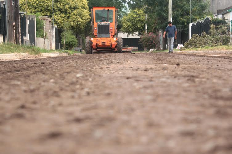 El Municipio avanza con obras de mejorado pétreo en barrio Monseñor Zazpe