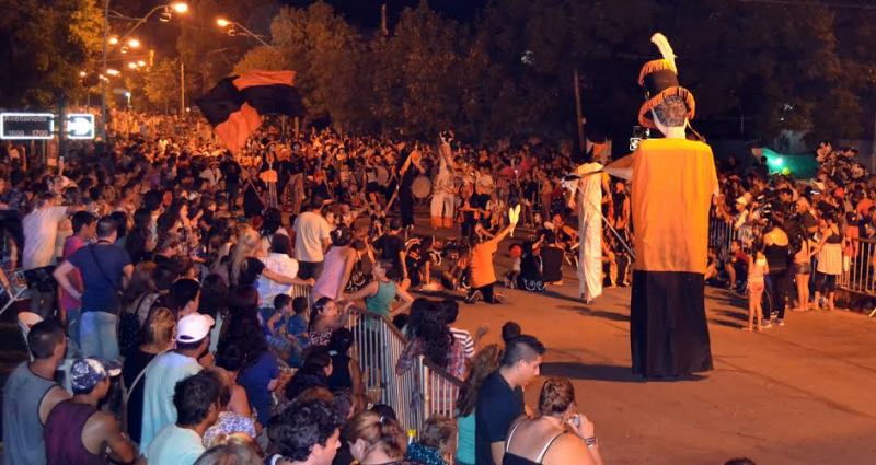 A puro ritmo y color se vivieron las tres noches de los Carnavales Santotomesinos