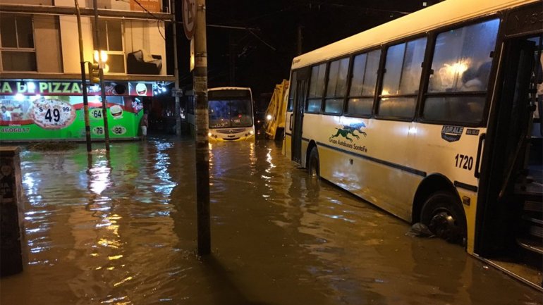 Dos muertos y al menos cien evacuados por un temporal en Córdoba