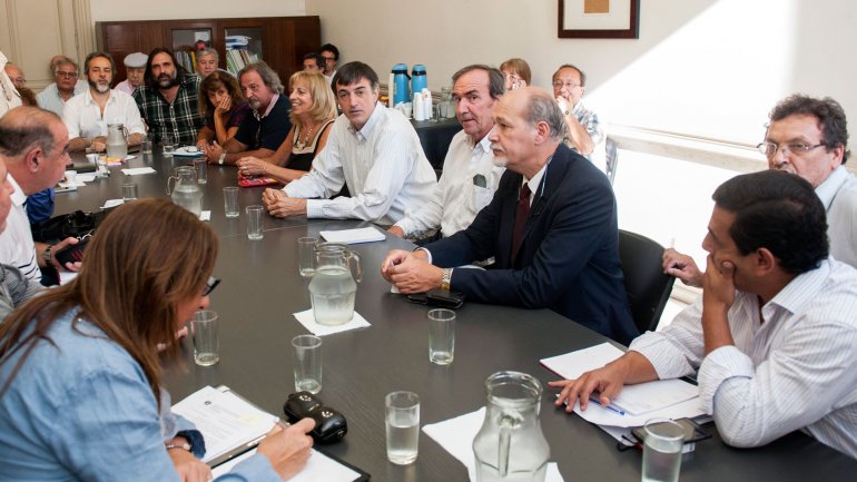 Paritaria docente: el Gobierno mejoró la oferta y los gremios analizan la propuesta
