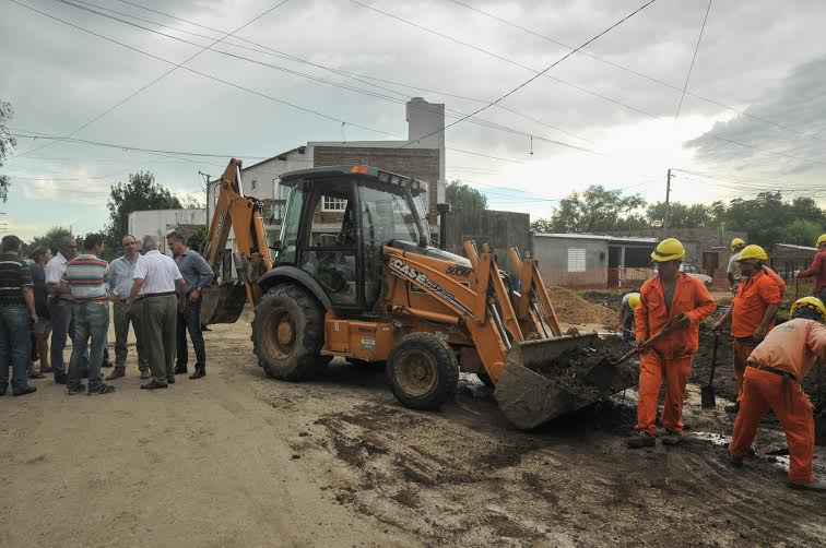 El Municipio avanza con la pavimentación de Juan Díaz de Solís en barrio San Lorenzo