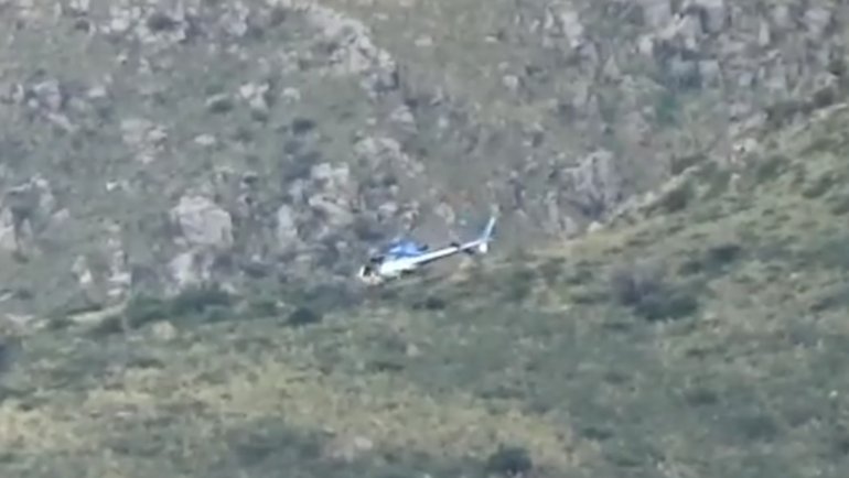Cayó un helicóptero de rescate en el cerro Uritorco y tres personas están heridas