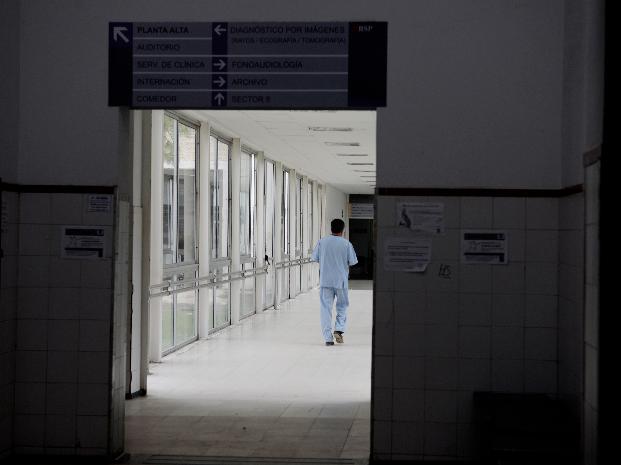Solicitaron detectores de metales en la puerta del Roque Sáenz Peña 