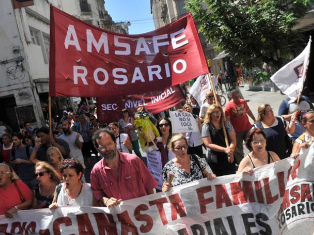 Todas las mociones propuestas por los maestros de Rosario impulsan el no inicio de las clases 