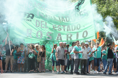 Primer paro y movilización de gremios en Rosario contra el Gobierno de Macri