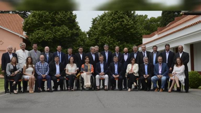 El Gobierno lanzó un programa para negociar la devolución gradual de la coparticipación