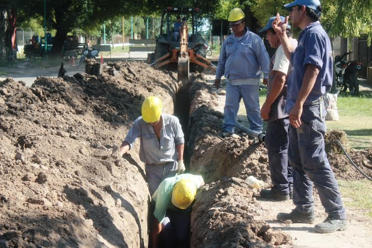 Adelina Este de Santo Tomé - Obras de agua corriente