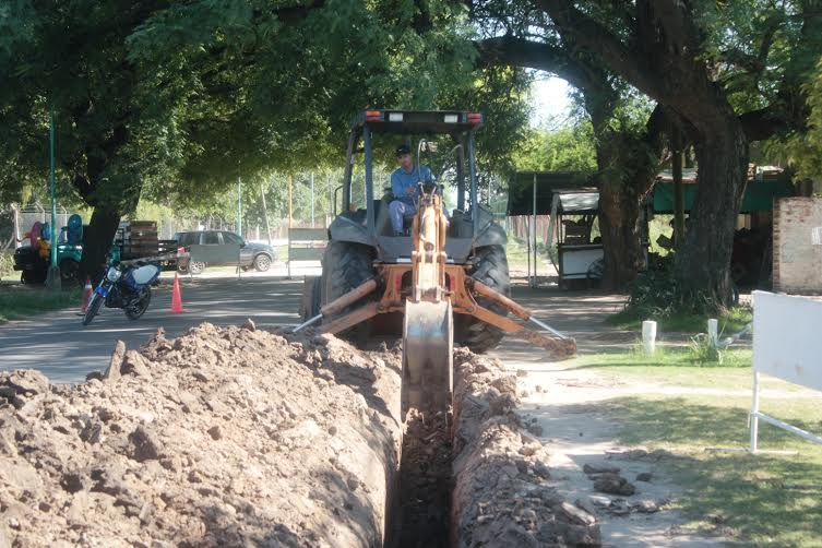 La obra de agua corriente en Adelina Este superó el 60% de ejecución