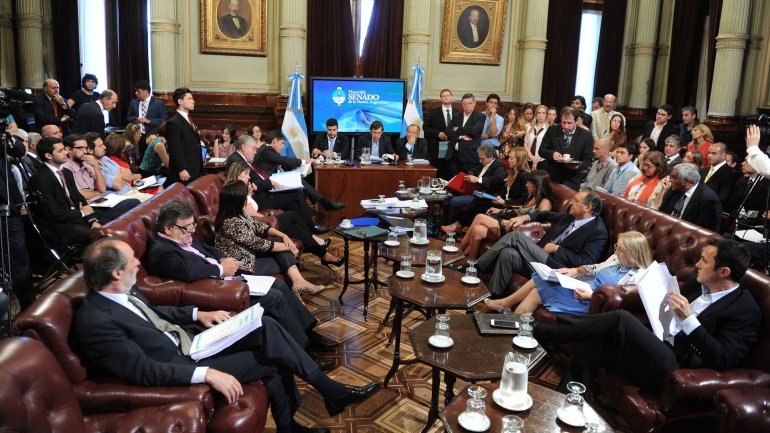 El oficialismo consiguió dictamen para derogar el DNU de Cristina Kirchner sobre coparticipación 
