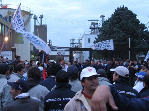 El Gobierno advirtió que los despidos y cierres de empresas 