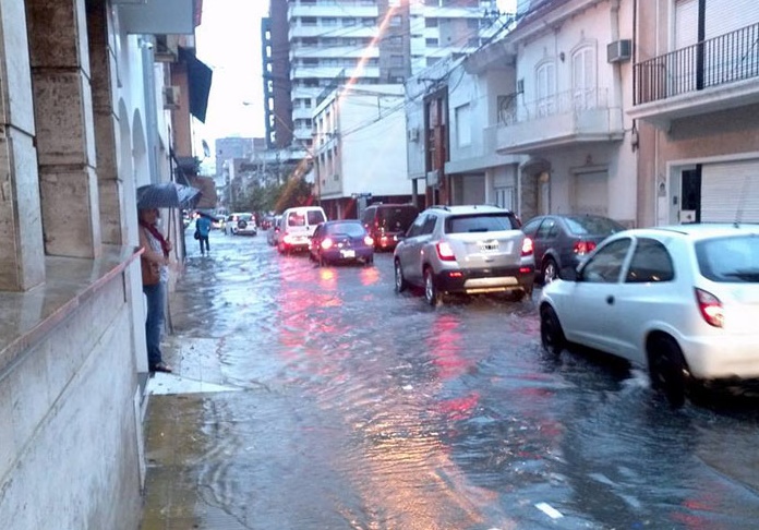 Cayeron más de 85 mm en el centro santafesino y otra vez el agua generó problemas en la Ciudad Capital