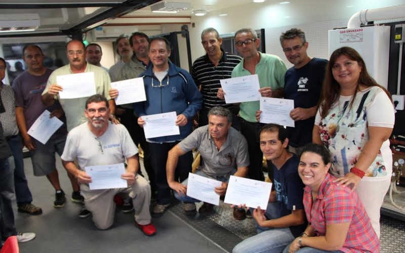Se desarrolló una capacitación para el montaje de aula taller móvil