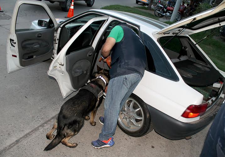 La Policía santafesina chequeo 141 vehículos y a 150 personas en el noreste de la ciudad capital