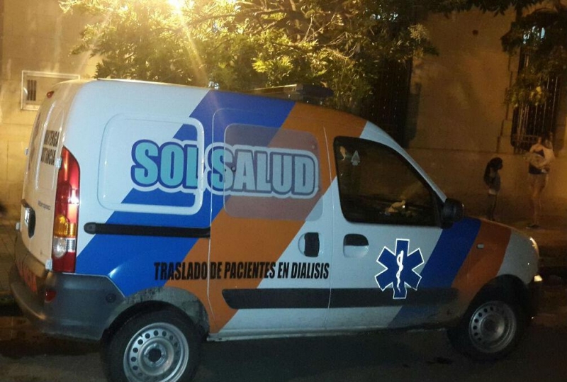 Hurtaron una ambulancia frente a la Clínica de Nefrología